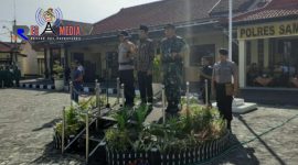 Wakil Bupati Sampang H. Abudllah Hidayat saat menjadi pimpinan apel gelar pasukan Ops Mantap Brata Semeru 2019, di Mapolres Sampang.