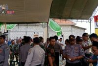 Situasi saat kericuhan Musdes Pemilihan PAW Kades Gunung Maddah, Sampang.