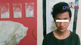 Tersangka MA dan barang bukti narkoba jenis sabu-sabu saat di amankan di Mapolsek Geger Res Bangkalan.