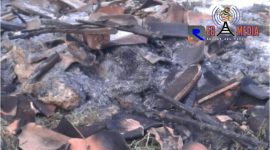 Sisa puing - puing kandang sapi milik Sawali setelah hangus terbakar.