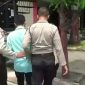 Anggota kepolisian Polres Bangkalan saat mengawal pelajar mengikuti UNBK yang terjerat kasus pidana