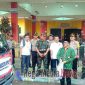 Wakil Bupati Bangkalan Drs. Muhni saat melepas pendistribusian logistik Pemilu di Gedung Olahraga Bangkalan