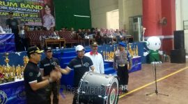Bupati Bangkalan Ra Latif ditemani ketua umum PDBI Kompol Hendy Kurniawan saat membuka pelaksanaan lomba Kajurkab dqn Kapolres Cup di Gor Saka Bangkalan