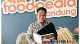 Acong Latif, ditempat usaha kulinernya 