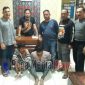 Kedua tersangka (RF) dan (AR) saat diamankan Unit Reskrim Polsek Tanah Merah, Bangkalan.