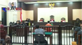 Situasi saat berlangsungnya sidang terdakwa Idris di Pengadilan Negeri Sampang.
