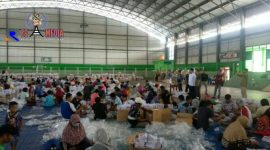 Proses pelipatan surat suara di GOR Tennis Indoor Wijaya, Sampang.