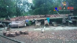 Rumah Matru'e, warga Dusun Lenteng, Desa Moktesareh, Kecamatan Kedungdung, Kabupaten Sampang yang ambruk.