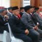 Pj Sekda Ahmad Saefulloh (tampak depan), tengah menunggu prosesi pelantikan.