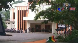 Gedung gor sangkuriang tempat rekapitulasi tingkat kecamatan cimahi tengah secara tertutup dan di jaga ketat aparat keamanan.