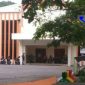 Gedung gor sangkuriang tempat rekapitulasi tingkat kecamatan cimahi tengah secara tertutup dan di jaga ketat aparat keamanan.