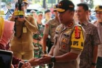 Kapolda Jawa Barat (Irjen Pol Agung Budi Maryoto) saat meninjau dan cek logistik Pemilu di PPK GOR Desa Sukajaya, Cimahi.