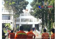 Situasi saat berlangsungnya simulasi penanganan terjadinya bencana di perkantoran.