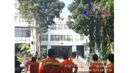 Situasi saat berlangsungnya simulasi penanganan terjadinya bencana di perkantoran.