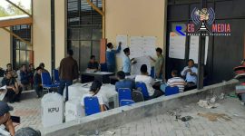 Pelaksanaan pengecekan C1 plano di Gudang KPU Jalan Jaksa Agung Suprapto.