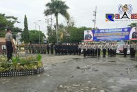 Wakapolres Sampang (Kompol Suhartono), saat bertindak sebagai inspektur apel pasukan ops keselamatan semeru 2019.
