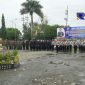 Wakapolres Sampang (Kompol Suhartono), saat bertindak sebagai inspektur apel pasukan ops keselamatan semeru 2019.