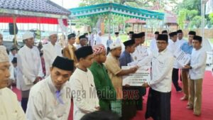 Peringati Nuzulul Qur’an, Bupati Bangkalan Berikan Bantuan Insentif Kepada Guru Madin dan Ngaji