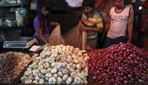 Ramadhan, Harga Bawang di Pasar Sampang Melonjak