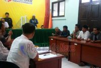 Komunitas Peduli Keadilan saat menyampaikan tuntutannya kepada Bawaslu Bangkalan.