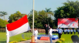 Suasana saat berlangsungnya upacara Hari Kebangkitan Nasional ke 111, di halaman kantor Pemkab Bangkalan.