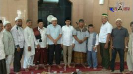 Ir. H. Kamrussamad, MM., M.Si saat berfoto bersama di Masjid Baetussalam Kelurahan Keagungan Kecamatan Taman Sari Jakarta Barat.