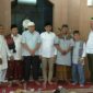 Ir. H. Kamrussamad, MM., M.Si saat berfoto bersama di Masjid Baetussalam Kelurahan Keagungan Kecamatan Taman Sari Jakarta Barat.
