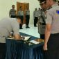 Suasana saat berlangsungsa prosesi sertijab Kasat Reskrim Polres Sampang.