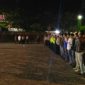 Situasi saat apel patroli skala besar di halaman Mapolres Sampang.
