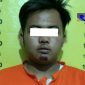 Tersangka FR saat diamankan di Mapolsek Kwanyar.