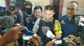 Kapolres Lumajang (AKBP M Arsal Sahban) saat diwawancara awak media.
