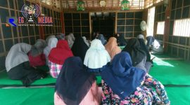 Suasana saat berlangsungnya kajian fiqih wanita di Pondok Pesantren Raudlatul Qur'an, Pamekasan, Madura.