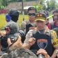 Kapolres Lumajang (AKBP Muhammad Arsal Sahban) didampingi Katim Cobra (AKP Hasan Cobra) saat diwawancara awak media usai pimpin olah TKP dua pelaku begal.