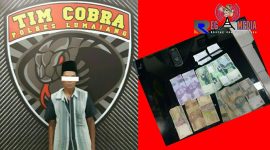 Tersangka SR dan barang bukti hasil judi jenis togel diamankan di Mapolres Lumajang.