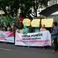 Ikatan Pelajar Nahdlatul Ulama saat melakukan orasi didepan gedung KPU Republik Indonesia, Jakarta.
