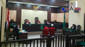 Proses persidangan kasus pembawa kaburan kotak suara di Pengadilan Negeri Sampang.