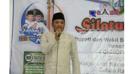 Bupati Sampang (H. Slamet Junaidi) saat memberikan sambutan di Masjid Baiturrohman Desa Marparan, Kecamatan Sreseh, Sampang.