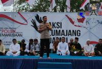 Kapolres Lumajang (AKBP Muhammad Arsal Sahban) saat menyampaikan orasi kebangsaannya dalam aksi Lumajang Damai.