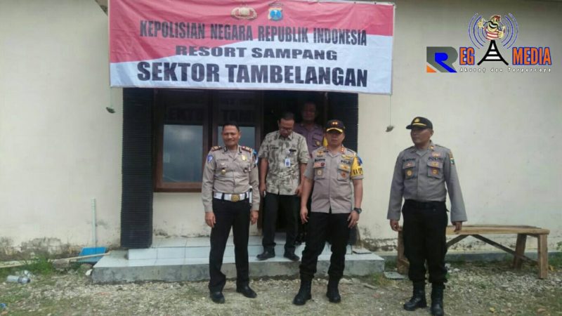 Kapolres Sampang (AKBP Budhi Wardiman) mengecek langsung Mapolsek Tambelangan yang dialihkan ke kantor kecamatan.