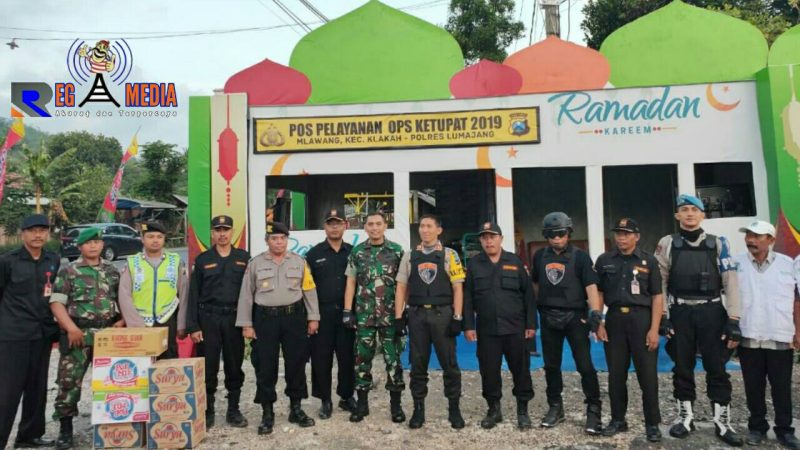 Tampak Kapolres Lumajang (AKBP M. Arsal Sahban) dan Dandim 0821 Lumajang (Letkol Inf. Ahmad Fauzi) pose bersama setelah mengecak beberapa Pos Pam dan Pos Pelayanan jelang arus mudik lebaran 2019.