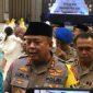 Irjen Pol Luki Hermawan saat memberikan keterangan pers di Mapolda Jatim.