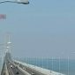 Jembatan suramadu saat dipotret dari sisi Madura