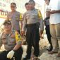 Kapolres Bangkalan saat meletakkan batu pertama pembangunan Mapolsek Burneh