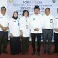 Bupati Bangkalan R. Abdul Latif Amin Imron foto bersama kepala BBIB Singosari Drh. Ennek Witjayanti