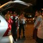 Kapolres Bangkalan AKBP Boby Pa'ludin Tambunan saat mengecek kendaraan yang melintas di Jalan akses Suramadu