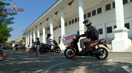 Mahasiswa UTM saat melakukan Tes SIM C yang di adakan Satlantas Polres Bangkalan