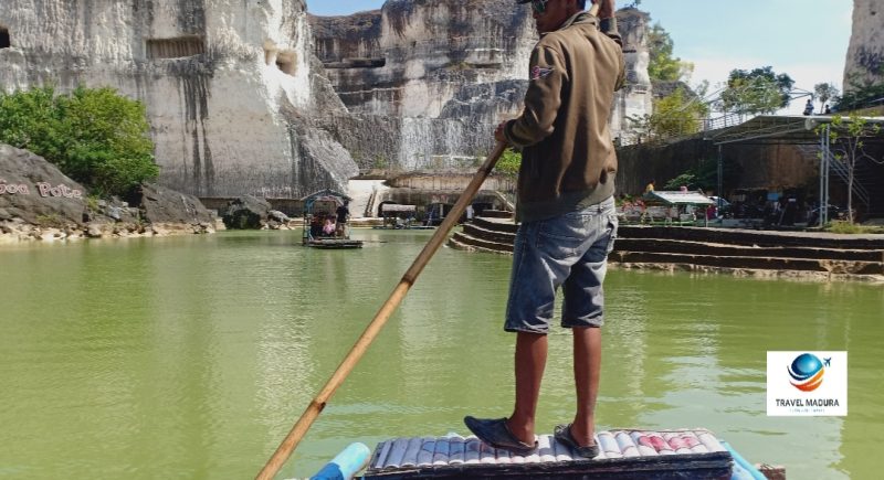 Gua Putih Jaddih dilengkapi sampan rakitan dari bambu