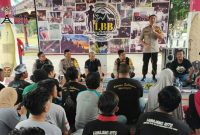 Kapolres Lumajang (AKBP M. Arsal Sahban) saat menyampaikan sambutannya dalam pertemuannya dengan Komunitas Lumajang Bali Bersatu.