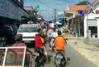 Situasi kemacetan terjadi di jalur kabupaten, tepatnya di pasar Karang Penang.