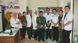 Pose bersama pihak RSUD Ngudi Waluyo Wlingi dengan Bupati Blitar Drs. H. Rijanto, MM.